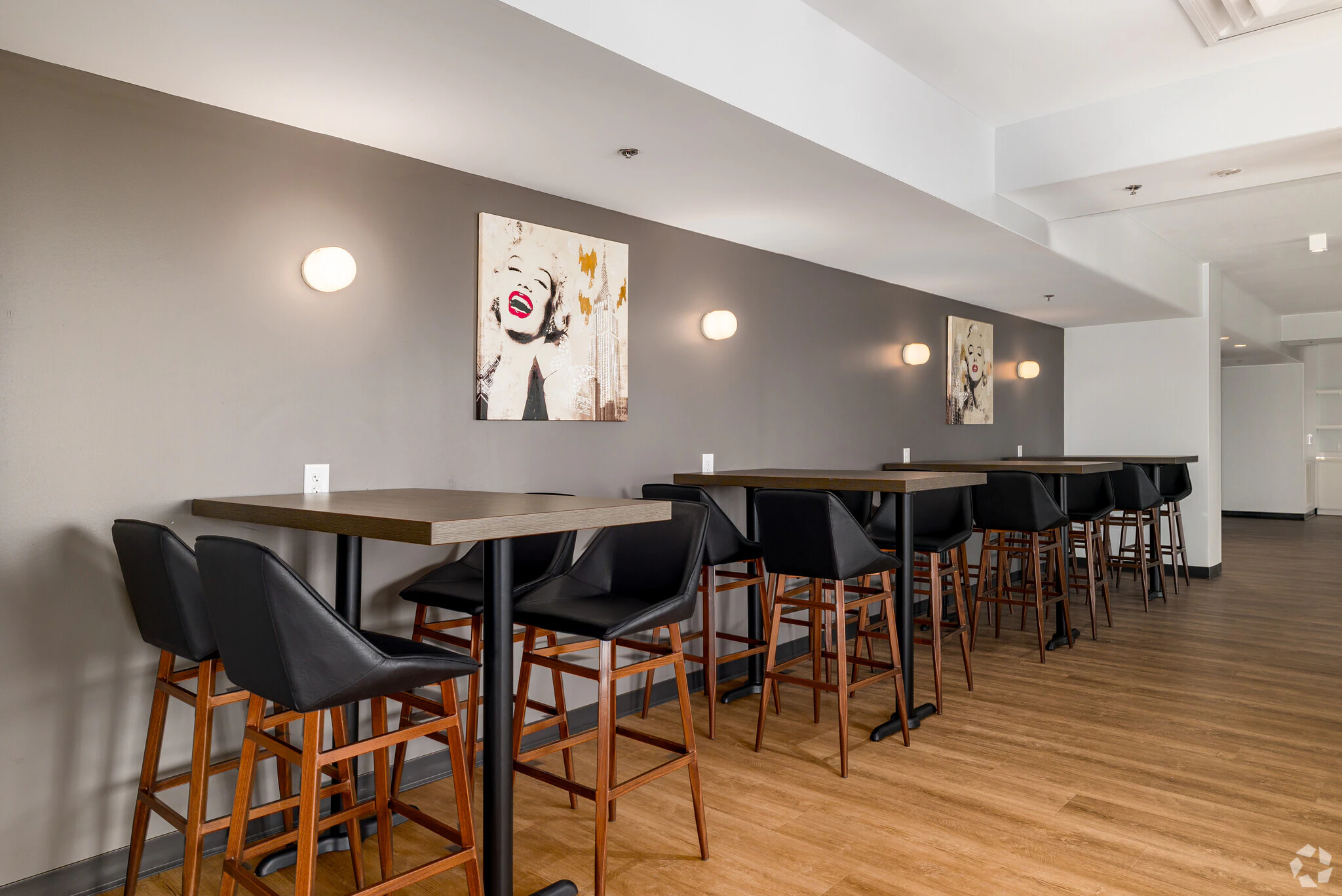 Skyline Clubroom Highboys